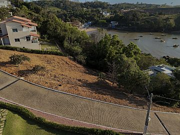 Terreno em condom�nio fechado � Iriri (Aldeia de Iriri)